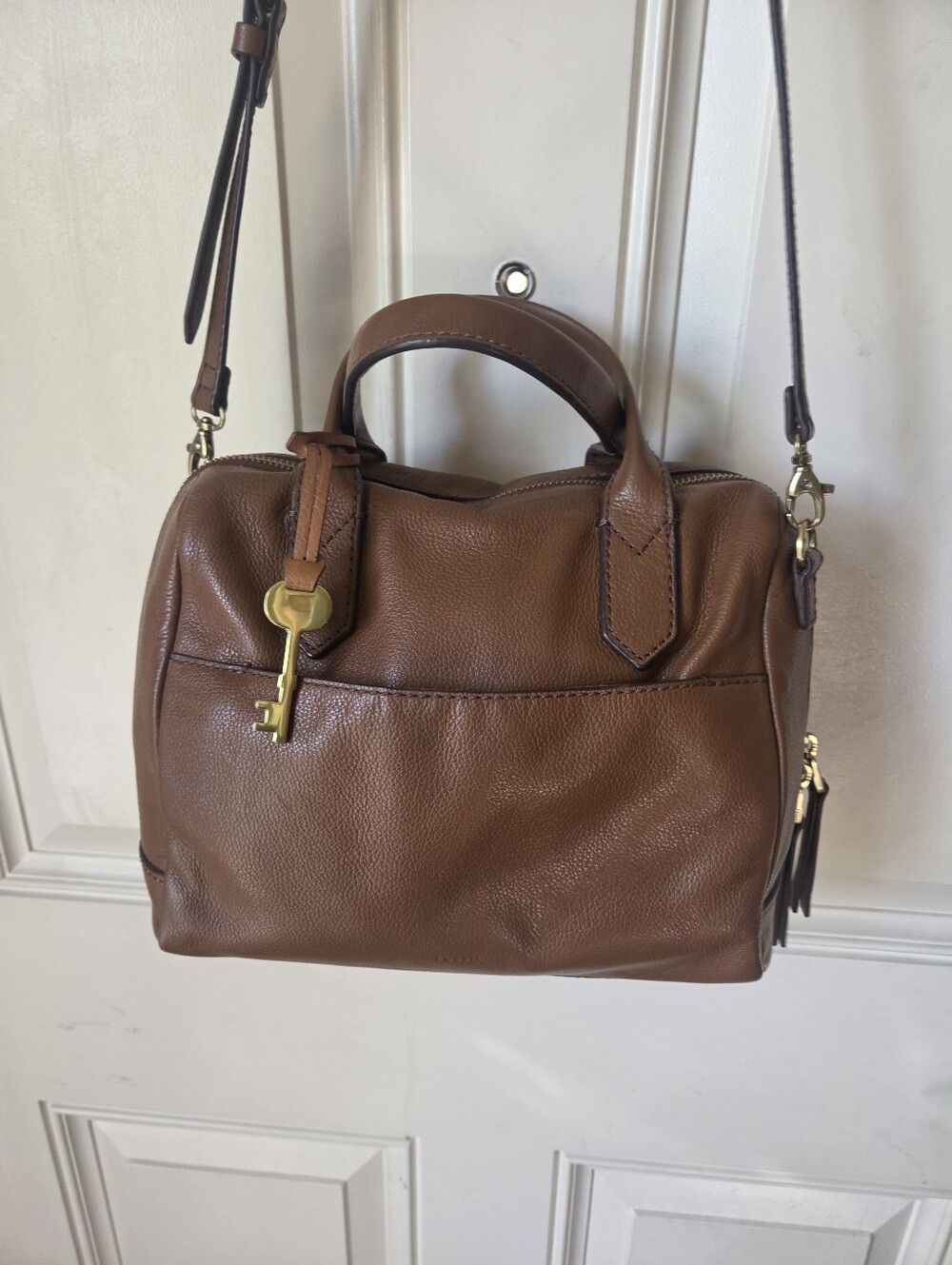 FOSSIL "FIONA" MEDIUM BROWN LEATHER SATCHEL/CB WITH KEY CHARM